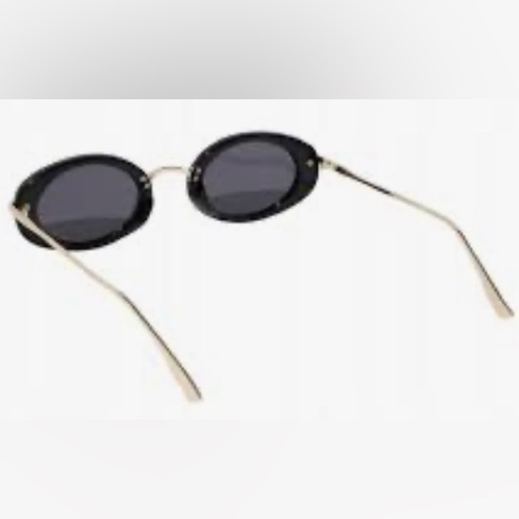 Oval  Black Sunglasses - Picture 2 of 2